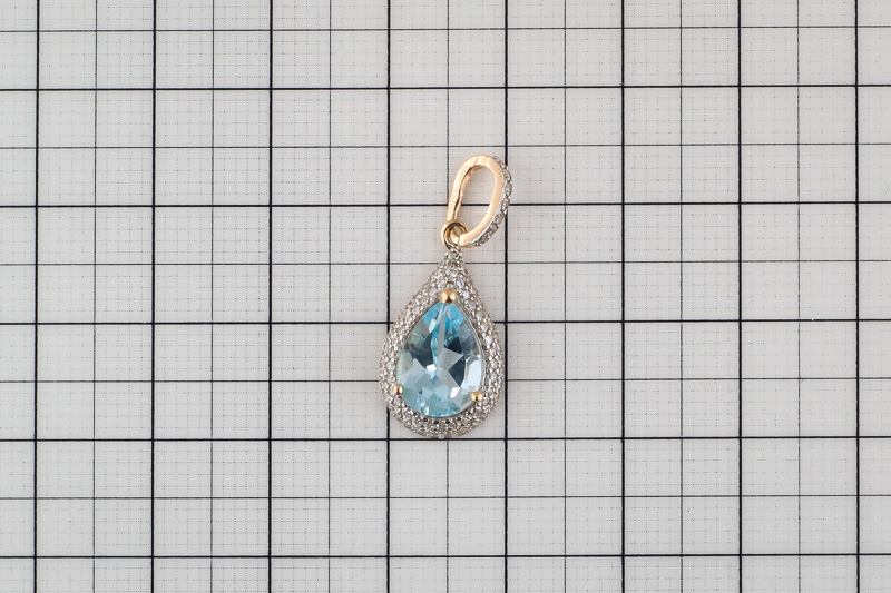 Изображение Золотая подвеска с топазом и цирконами