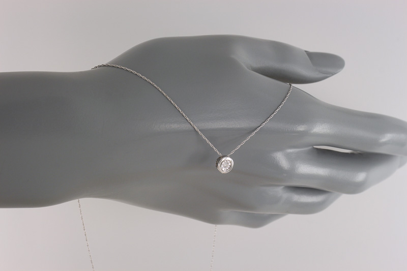 Изображение Цепочка из белого золота с бриллиантом