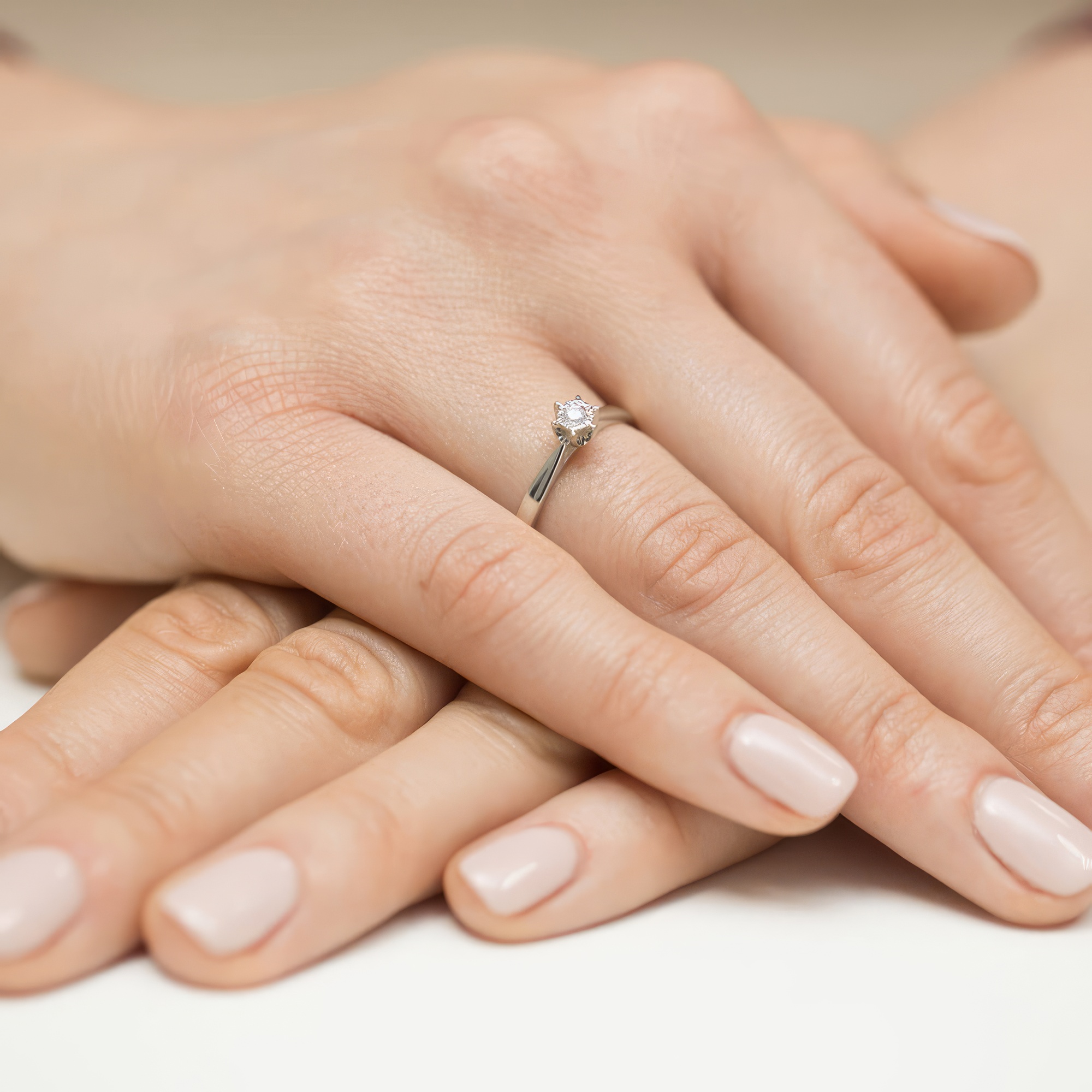 Изображение Кольцо из белого золота с бриллиантом