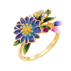 Paveikslėlis Paauksuotas sidabrinis žiedas su emaliu ir cirkoniais